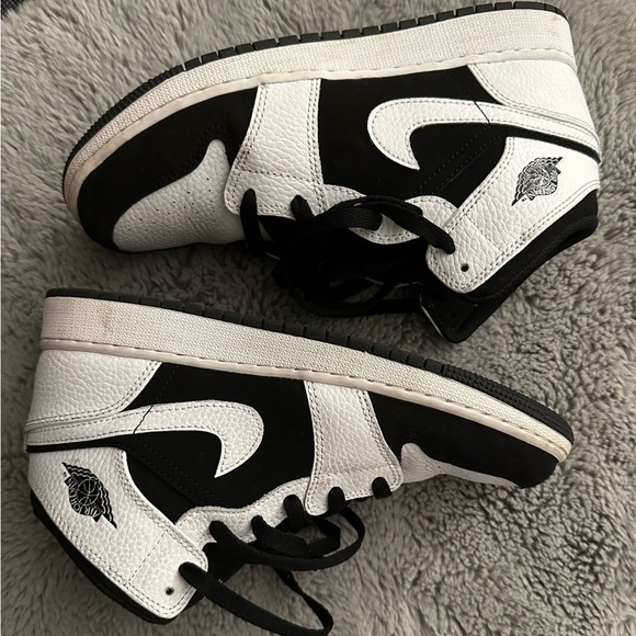 Nike Air Jordan Mid-Top Sneakers - Picture 10 of 13